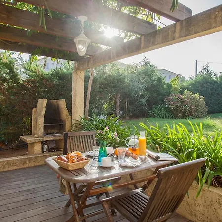 Minivilla Lilas Independante A Avec Jardin Et Piscine Jardin Et Bbq ヴィラ