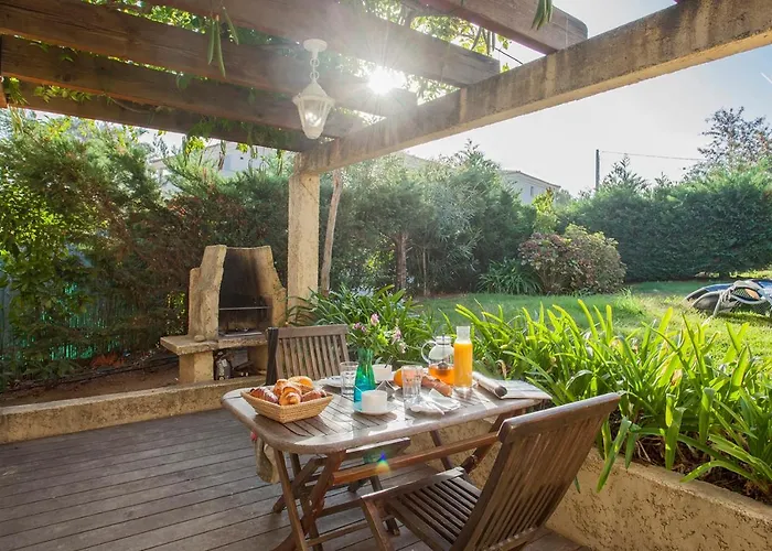 Minivilla Lilas Independante A Avec Jardin Et Piscine Jardin Et Bbq ヴィラ