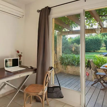 Minivilla Lilas Independante A Avec Jardin Et Piscine Jardin Et Bbq