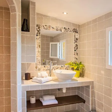 Minivilla Lilas Independante A Avec Jardin Et Piscine Jardin Et Bbq