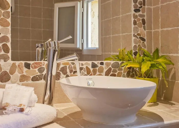 Minivilla Lilas Indépendante à Avec Jardin Et Piscine Jardin Et Bbq Calvi (Corsica)