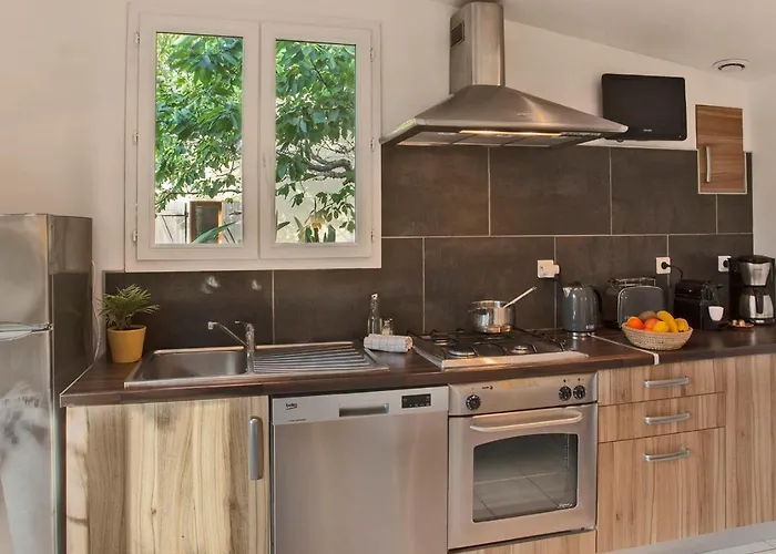 Minivilla Lilas Indépendante à Avec Jardin Et Piscine Jardin Et Bbq Calvi (Corsica)