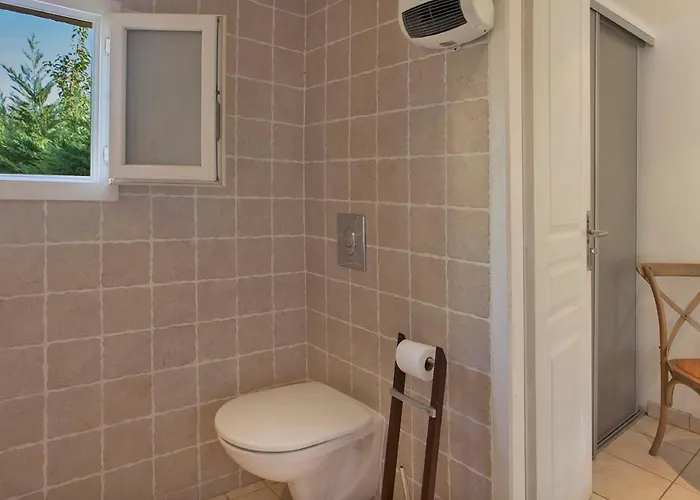 Minivilla Lilas Indépendante à Avec Jardin Et Piscine Jardin Et Bbq Calvi (Corsica)