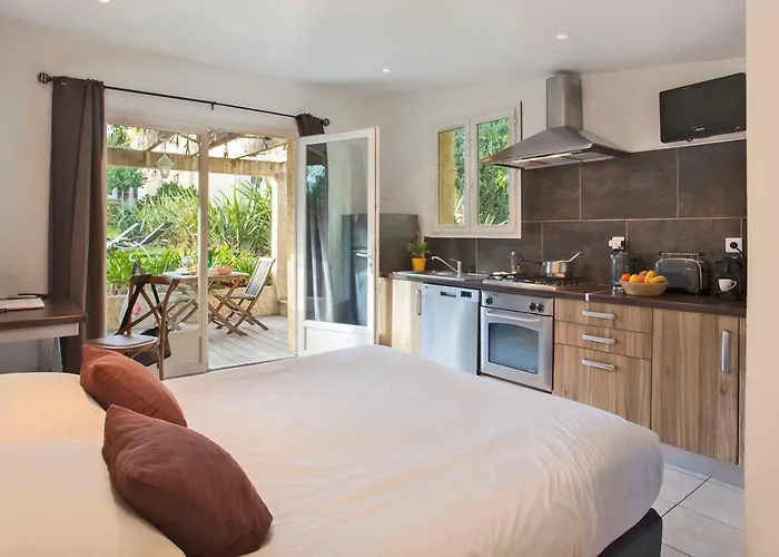 Minivilla Lilas Indépendante à Avec Jardin Et Piscine Jardin Et Bbq